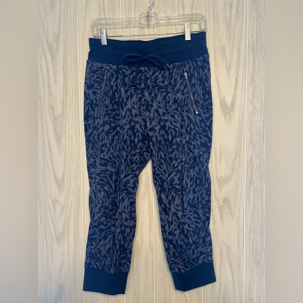 Athleta women’s Trekkie North printed crop navy jogger 6P